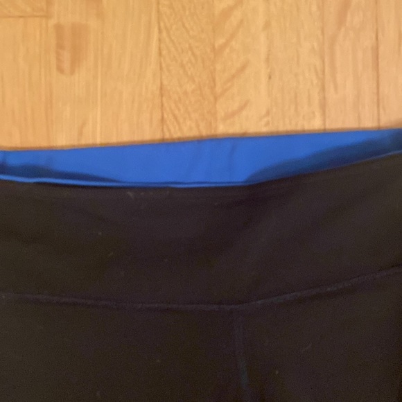Lululemon black and blue reversible pants - Picture 6 of 6